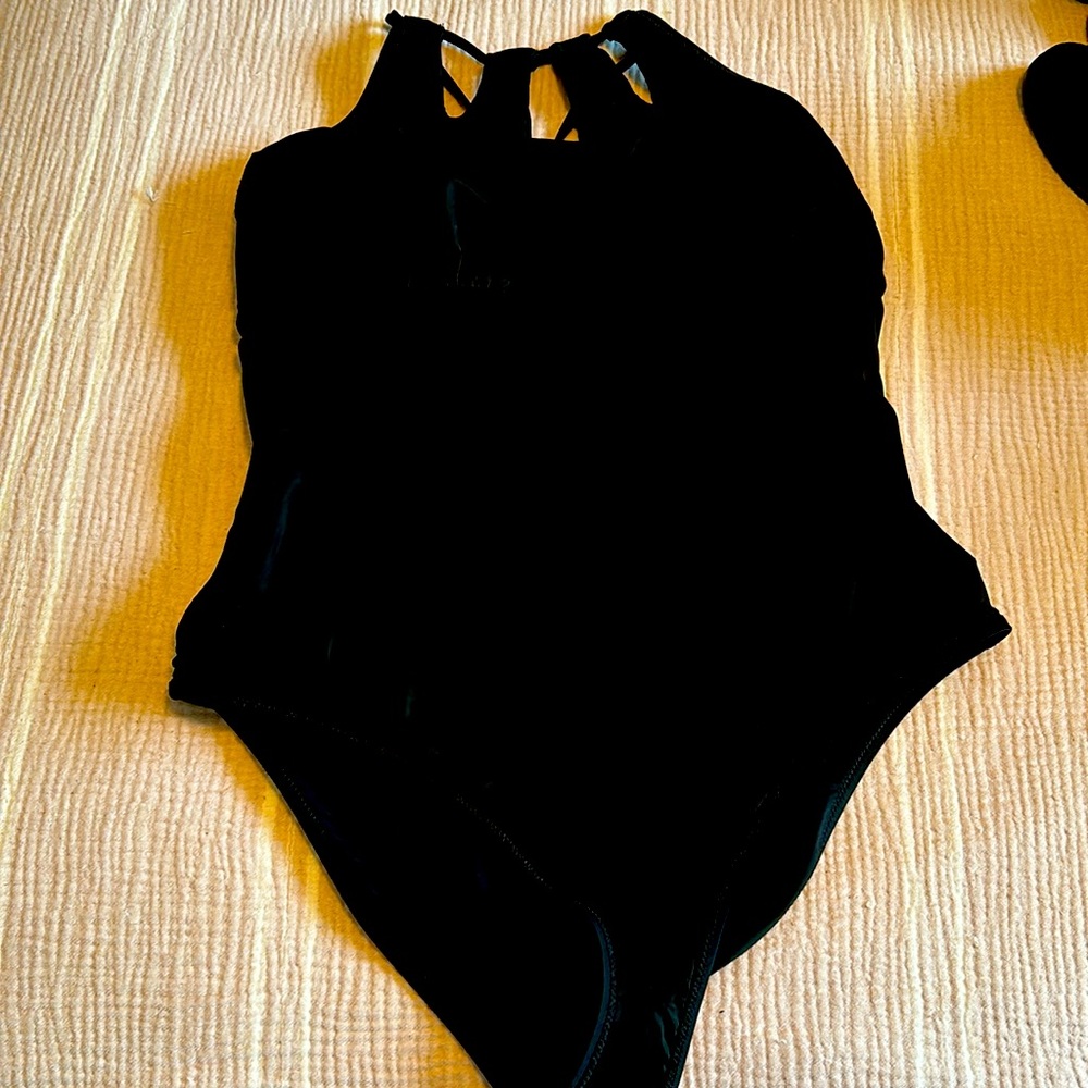 Black one piece swimsuit size women’s XL.  Very slimming.  Nice spandex material